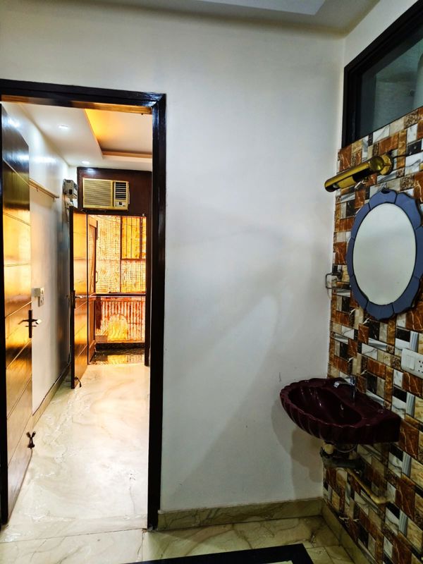 3 BHK for rent in Dlf Phase I, Gurugram — semi-furnished — 200 sq.ft — DLF Royale Residences