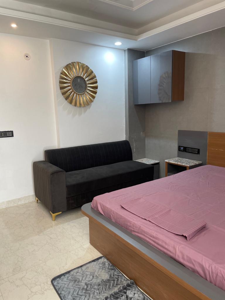 3 BHK for rent in Dlf Phase iv, Gurugram — semi-furnished — 1300 sq.ft — DLF City Phase IV