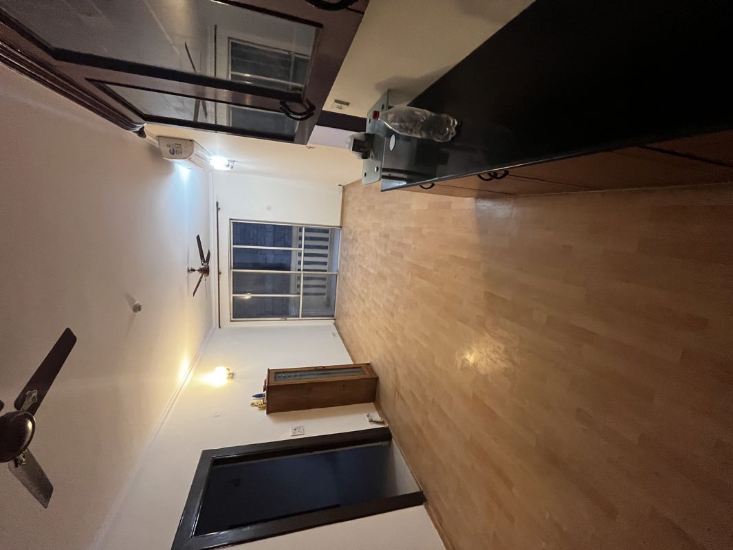 3 BHK for rent in Dlf Phase iv, Gurugram — semi-furnished — 1350 sq.ft — DLF Ridgewood Estate