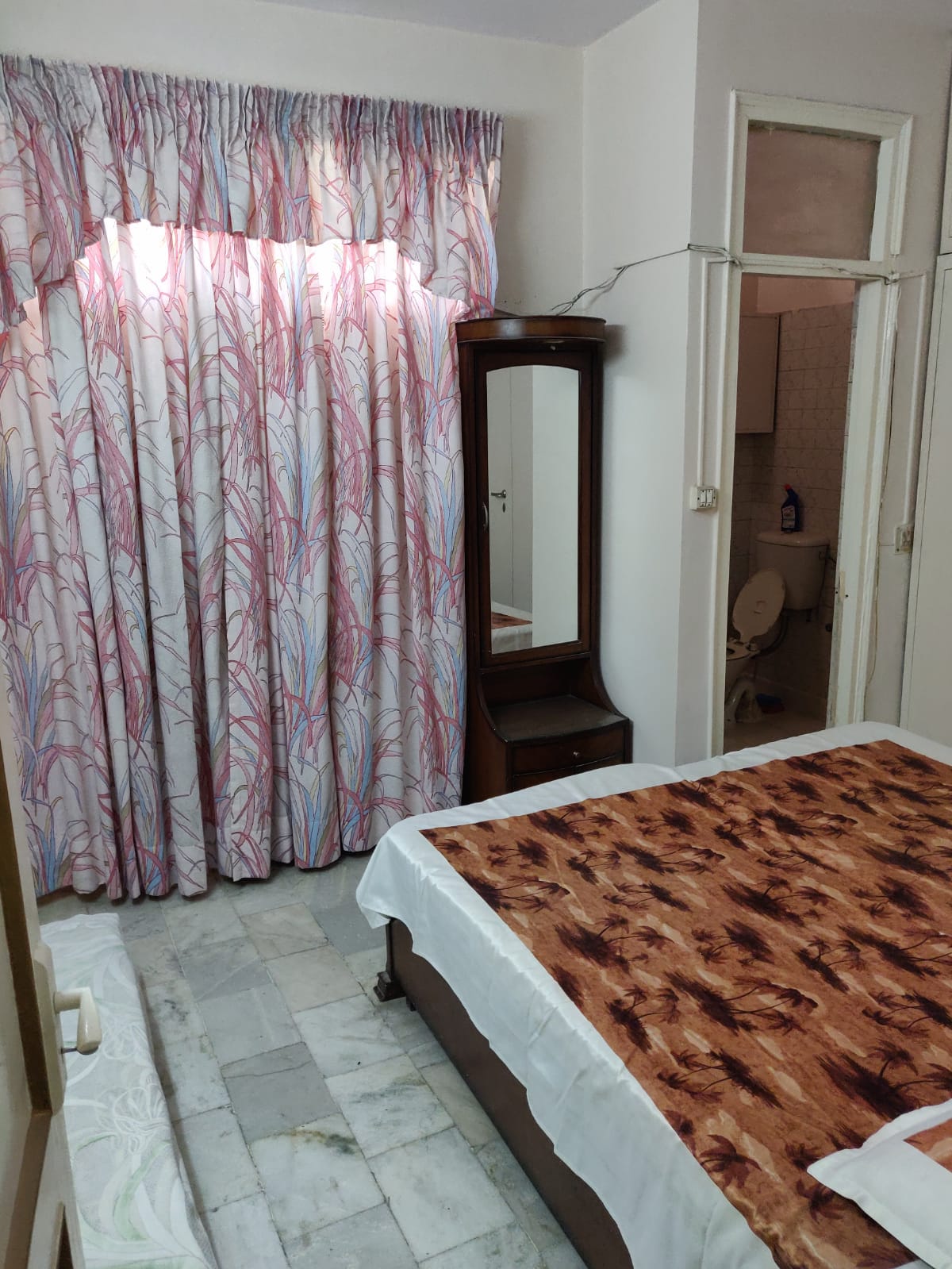3 BHK for rent in Dlf Phase iv, Gurugram — furnished — 333 sq.ft
