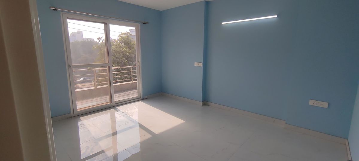 3 BHK for rent in Dlf Phase iv, Gurugram — semi-furnished — 2300 sq.ft