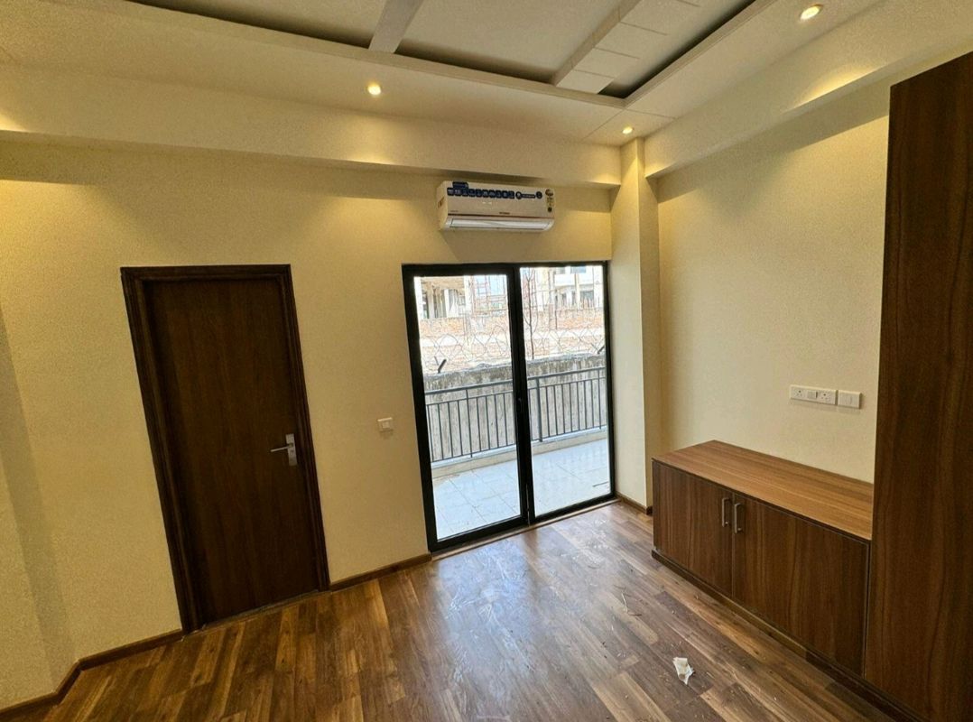 3 BHK for rent in Gwal Pahari, Gurugram — semi-furnished — 770 sq.ft — Suncity Vatsal Valley