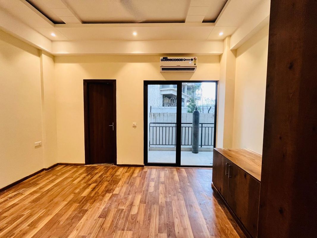 3 BHK for rent in Gwal Pahari, Gurugram — semi-furnished — 1550 sq.ft — Suncity Vatsal Valley