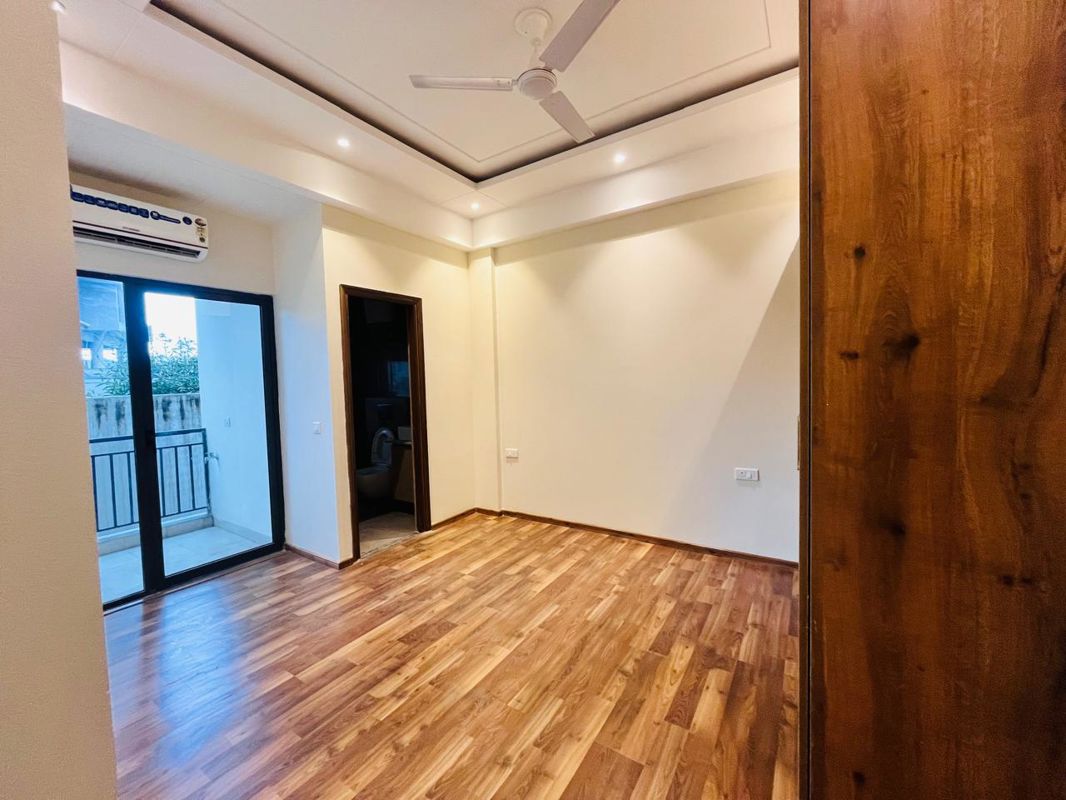 3 BHK for rent in Gwal Pahari, Gurugram — semi-furnished — 1550 sq.ft — Suncity Vatsal Valley