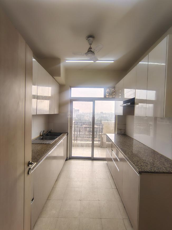 3 BHK for rent in Manesar, Gurugram — semi-furnished — 1760 sq.ft — DLF Express Greens