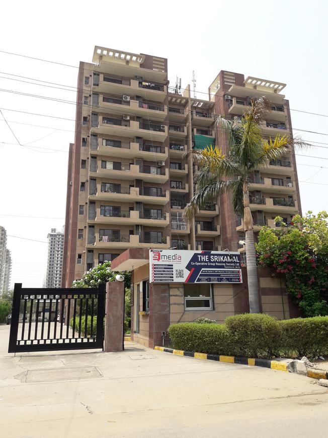 3 BHK for rent in Manesar, Gurugram — semi-furnished — 2600 sq.ft — CGHS Developer The Sri Kamal Apartments