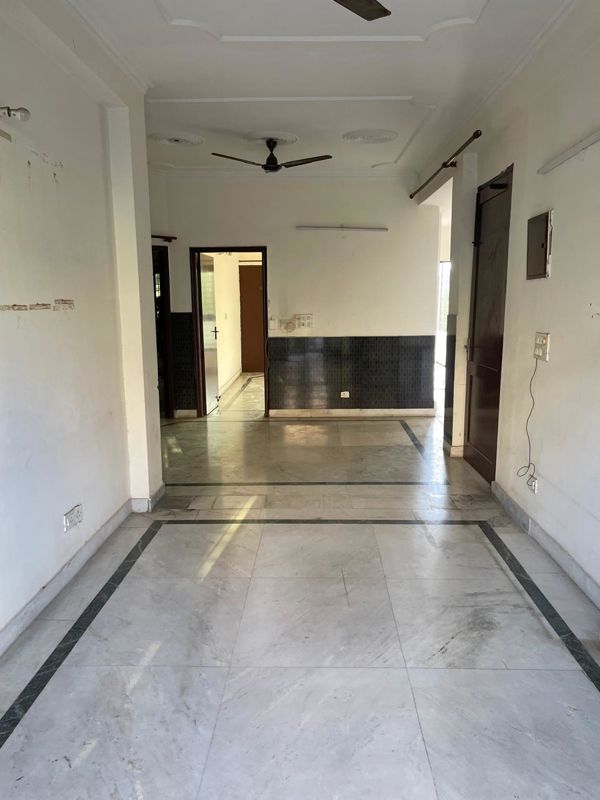 3 BHK for rent in Mayfield Garden, Gurugram — semi-furnished — 215 sq.ft
