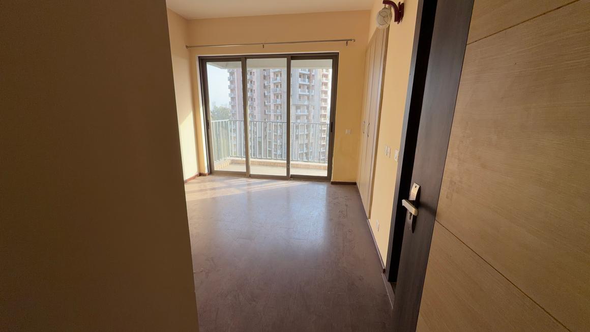 3 BHK for rent in Sector 106, Gurugram — semi-furnished — 1565 sq.ft — Paras Dews