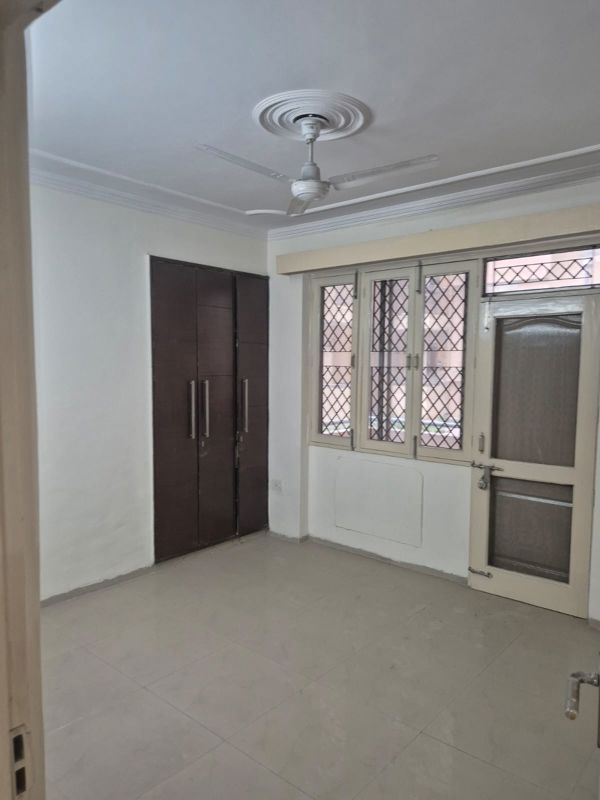3 BHK for rent in Sector 109, Gurugram — semi-furnished — 1800 sq.ft — Solutrean Caladium