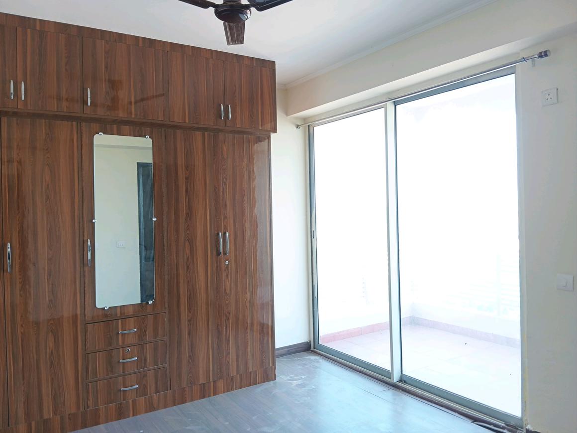 3 BHK for rent in Sector 109, Gurugram — semi-furnished — 1500 sq.ft — Solutrean Caladium