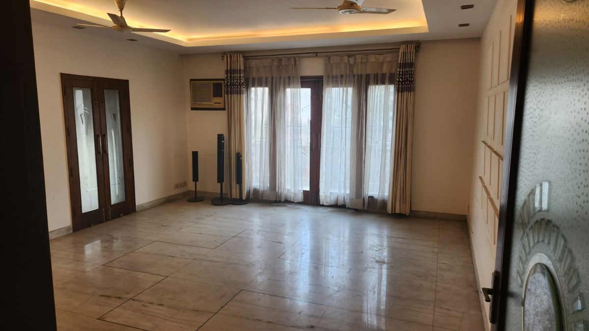 3 BHK for rent in Sector 10a, Gurugram — unfurnished — 1650 sq.ft