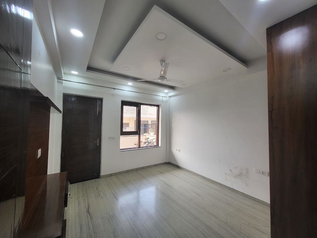 3 BHK for rent in Sector 10a, Gurugram — semi-furnished — 2100 sq.ft