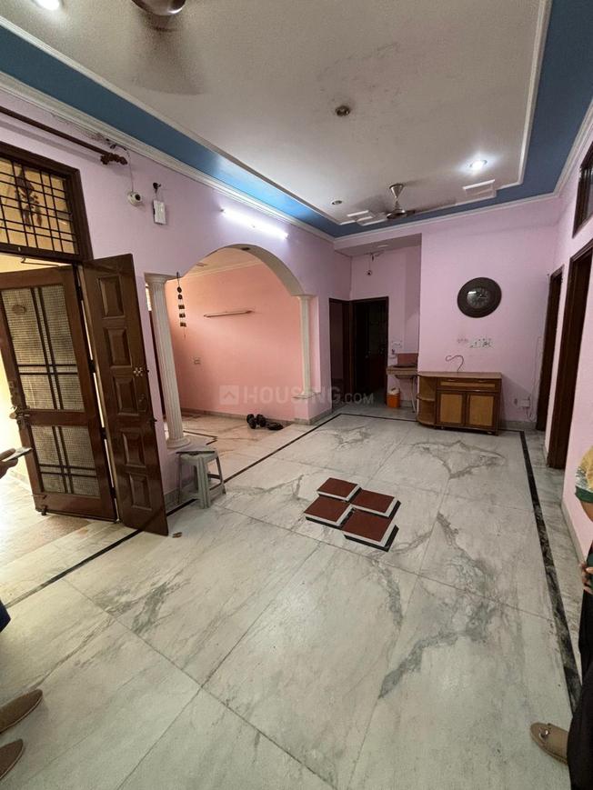 3 BHK for rent in Sector 10A, Gurugram — semi-furnished — 1800 sq.ft