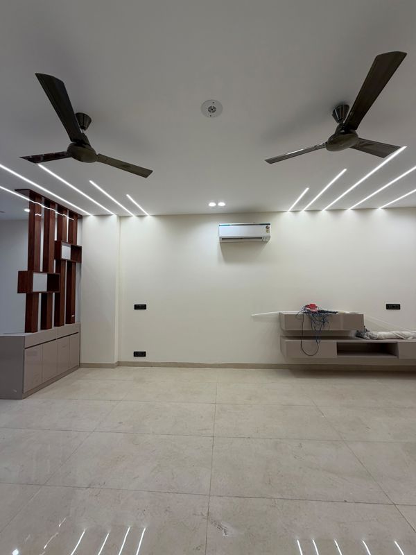 3 BHK for rent in Sector 14, Gurugram — semi-furnished — 2200 sq.ft