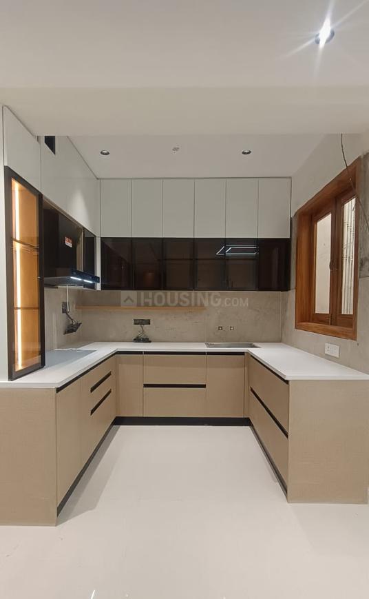 3 BHK for rent in Sector 14, Gurugram — semi-furnished — 1400 sq.ft
