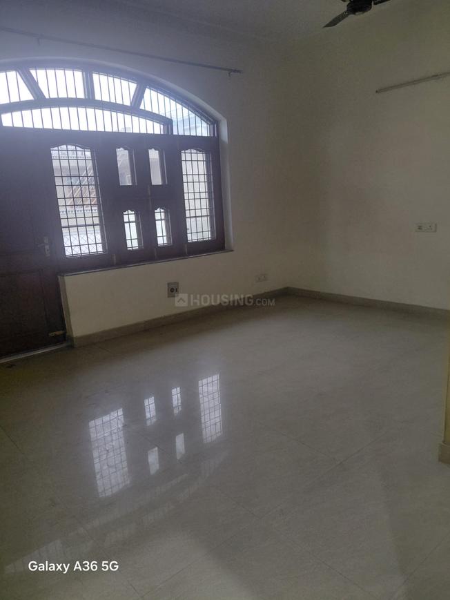 3 BHK for rent in Sector 15, Gurugram — semi-furnished — 1700 sq.ft