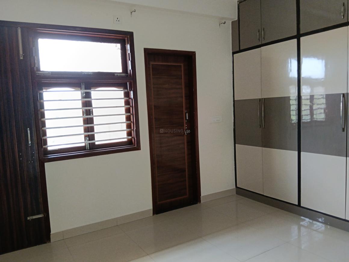 3 BHK for rent in Sector 15 Part 2, Gurugram — semi-furnished — 1700 sq.ft