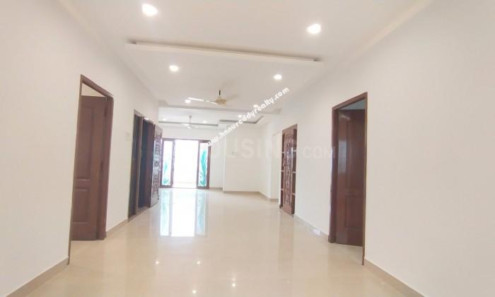 3 BHK for rent in Sector 21, Gurugram — semi-furnished — 1800 sq.ft