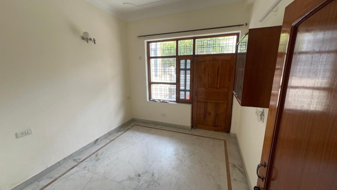3 BHK for rent in Sector 22, Gurugram — semi-furnished — 2500 sq.ft