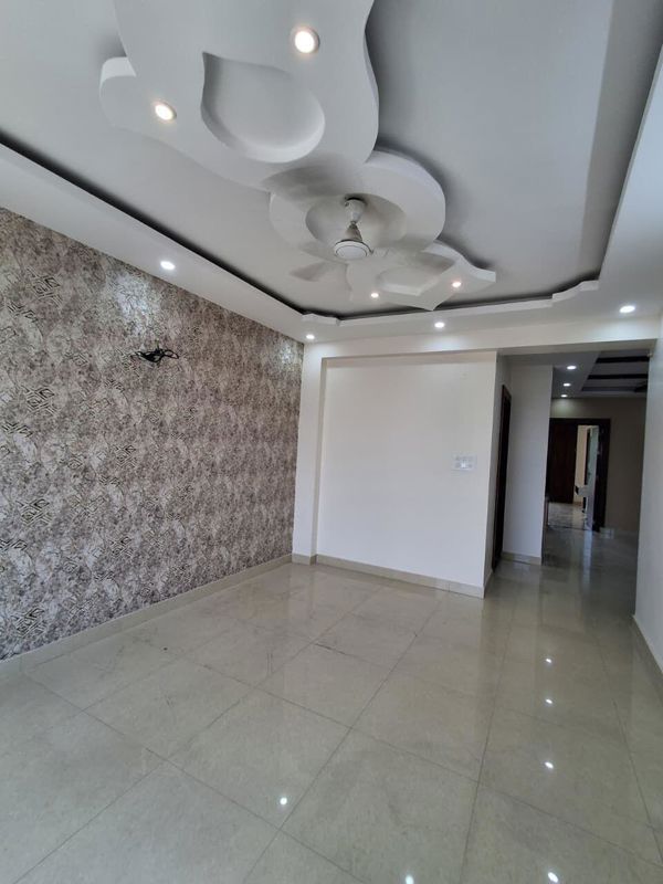 3 BHK for rent in Sector 23, Gurugram — semi-furnished — 1600 sq.ft
