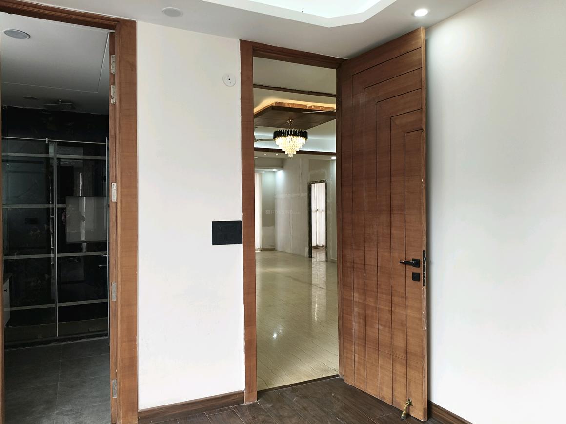 3 BHK for rent in Sector 23A, Gurugram — semi-furnished — 2400 sq.ft