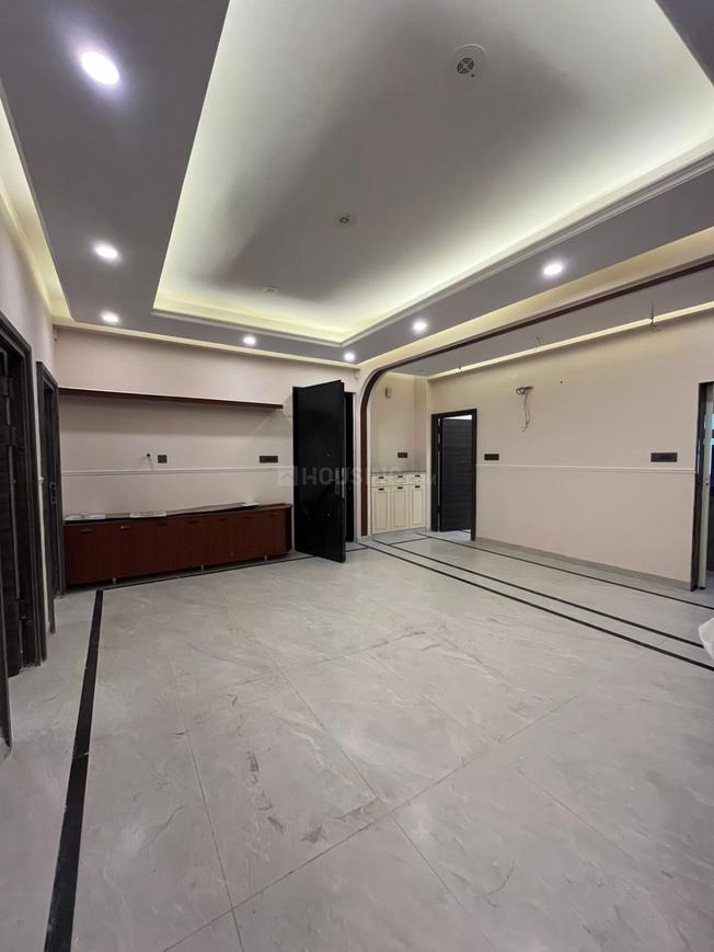 3 BHK for rent in Sector 23A, Gurugram — semi-furnished — 2500 sq.ft