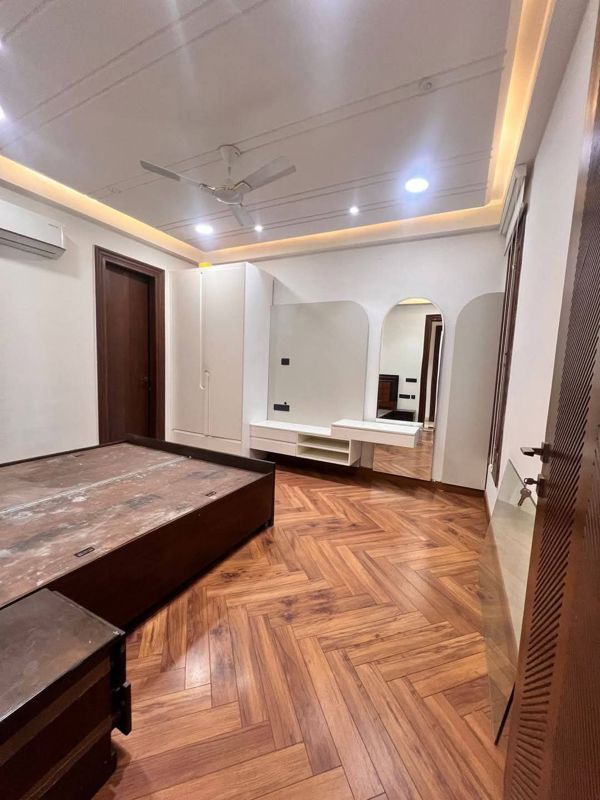 3 BHK for rent in Sector 24, Gurugram — semi-furnished — 1985 sq.ft — Dlf Cyber City