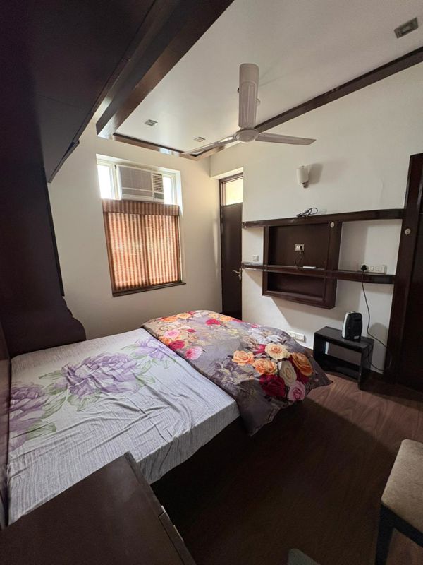 3 BHK for rent in Sector 26, Gurugram — furnished — 2328 sq.ft — DLF Silver Oaks