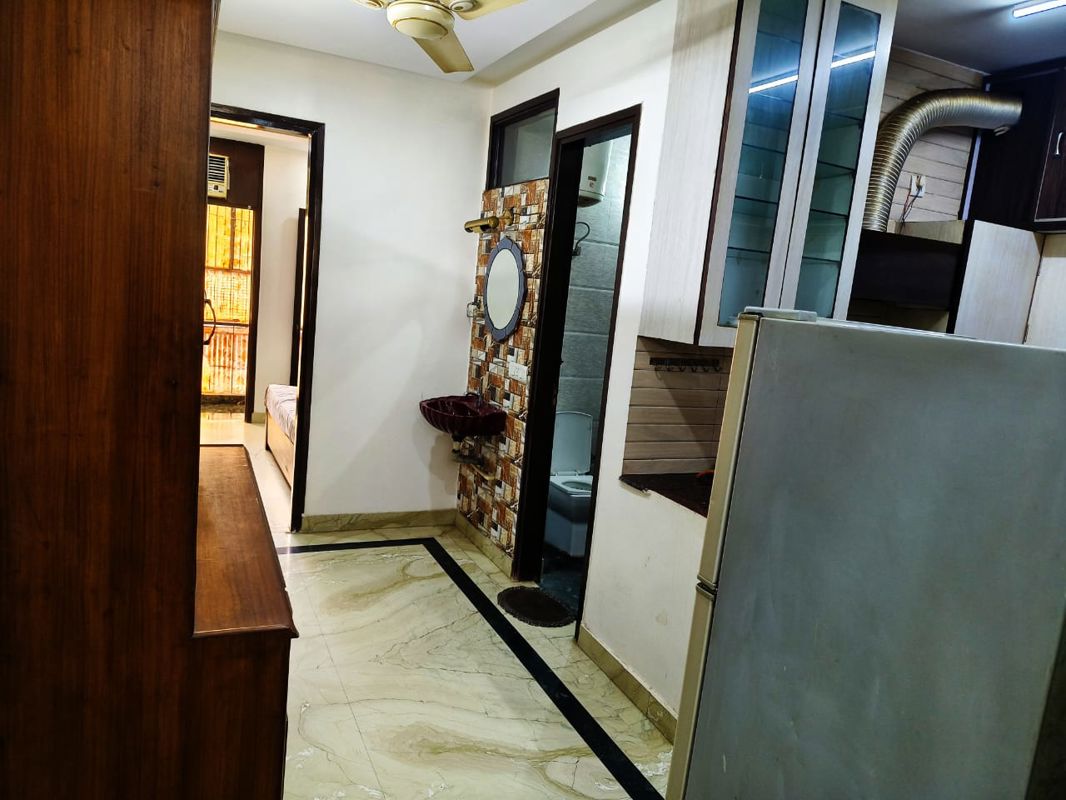 3 BHK for rent in Sector 27, Gurugram — semi-furnished — 300 sq.ft — DLF Hamilton Court