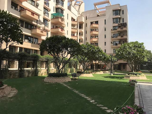 3 BHK for rent in Sector 28, Gurugram — semi-furnished — 3252 sq.ft — Itc Silverglades Laburnum