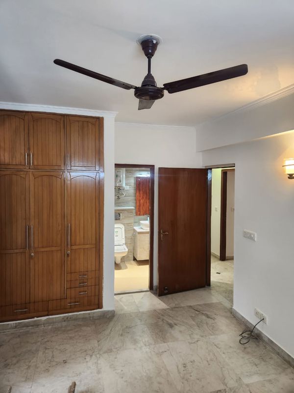 3 BHK for rent in Sector 28, Gurugram — semi-furnished — 1661 sq.ft — Suncity Essel Tower