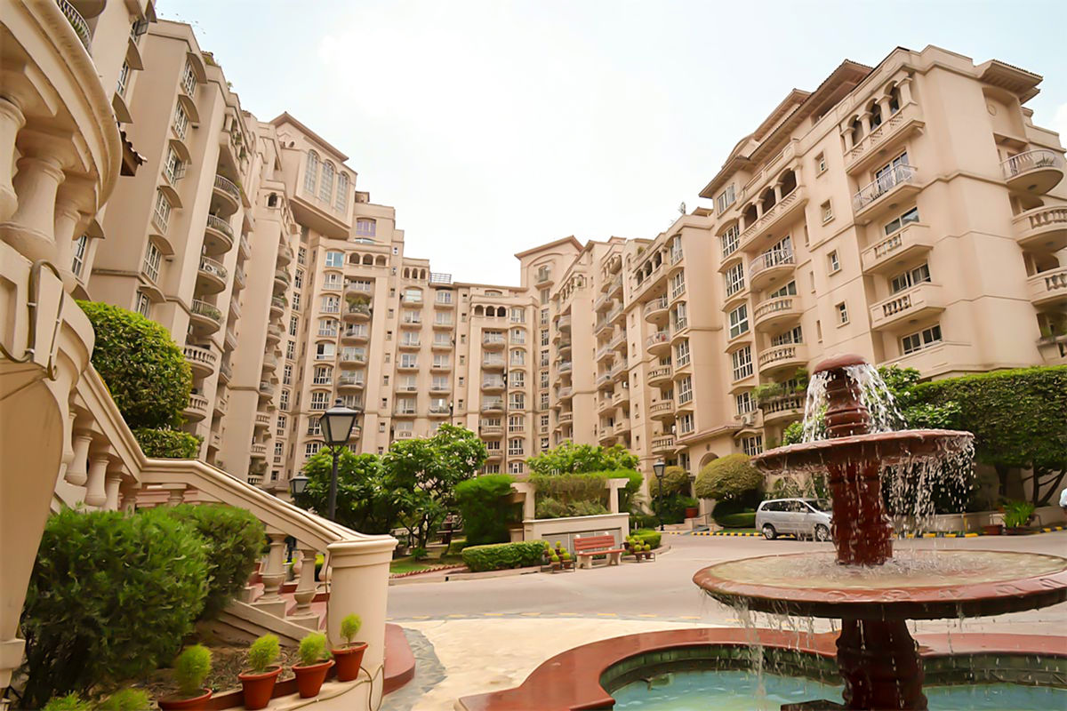 3 BHK for rent in Sector 28, Gurugram — semi-furnished — 2660 sq.ft — DLF Beverly Park I