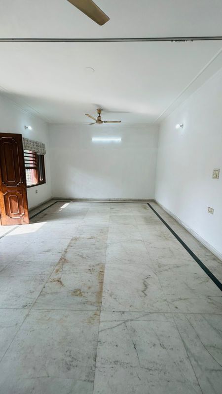 3 BHK for rent in Sector 30, Gurugram — semi-furnished — 1760 sq.ft