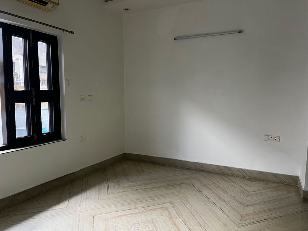 3 BHK for rent in Sector 31, Gurugram — semi-furnished — 1450 sq.ft — Raheja Teachers Flat