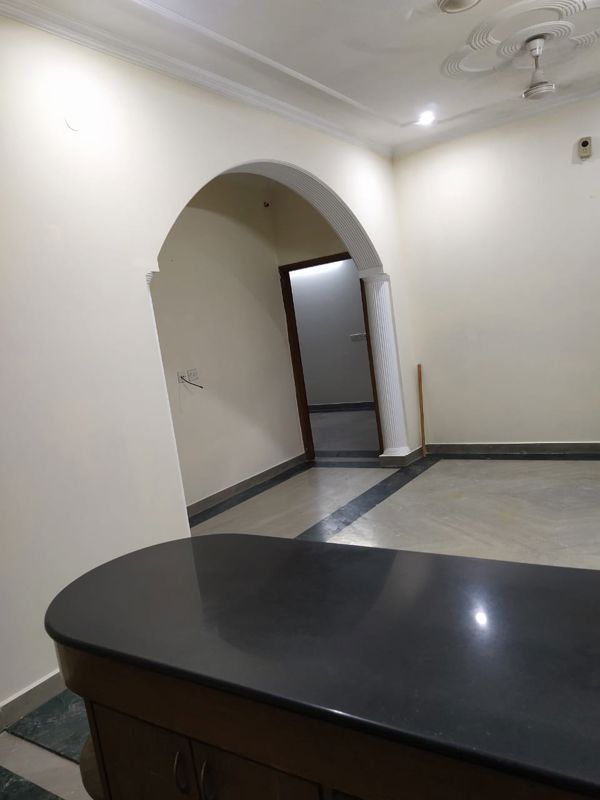 3 BHK for rent in Sector 31, Gurugram — semi-furnished — 2100 sq.ft