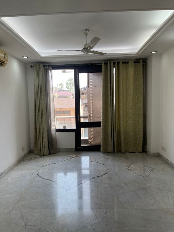 3 BHK for rent in Sector 31, Gurugram — semi-furnished — 160 sq.ft