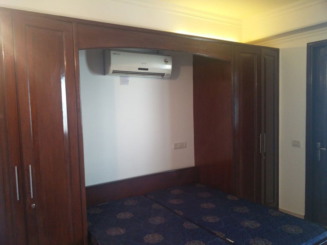 3 BHK for rent in Sector 31, Gurugram — semi-furnished — 160 sq.ft