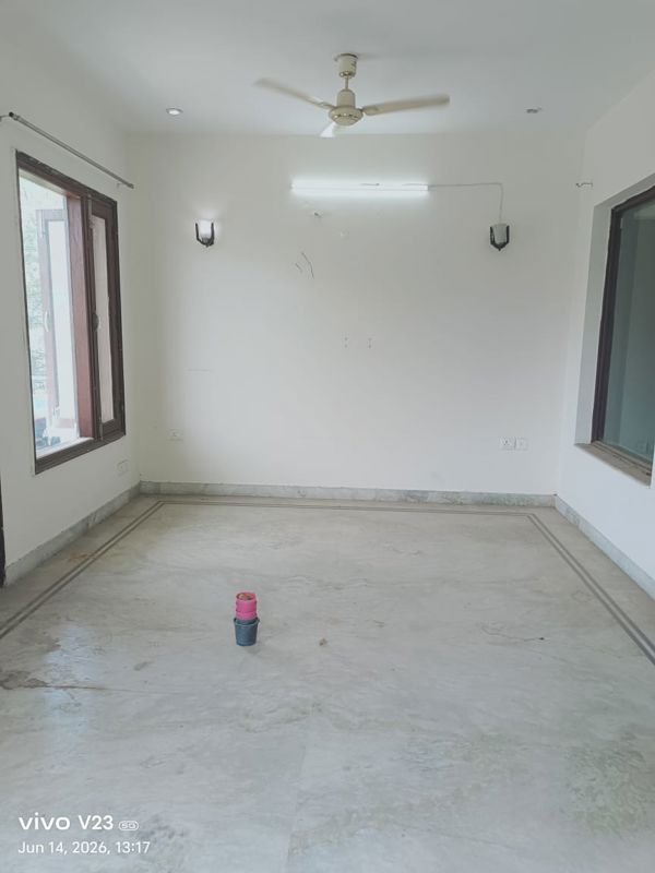 3 BHK for rent in Sector 31, Gurugram — semi-furnished — 2000 sq.ft
