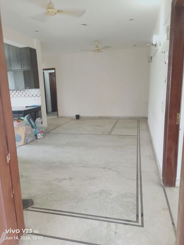 3 BHK for rent in Sector 31, Gurugram — semi-furnished — 2100 sq.ft