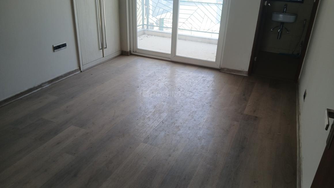 3 BHK for rent in Sector 32, Gurugram — semi-furnished — 1093 sq.ft — Central Park Flamingo Floors