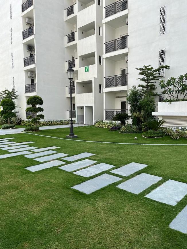 3 BHK for rent in Sector 32, Gurugram — semi-furnished — 1093 sq.ft — Central Park Flamingo Floors
