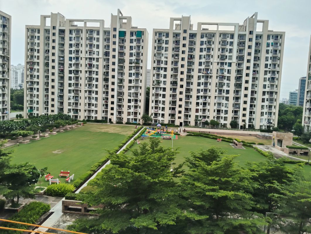 3 BHK for rent in Sector 33, Gurugram — semi-furnished — 1420 sq.ft — Unitech The Residences Sector 33