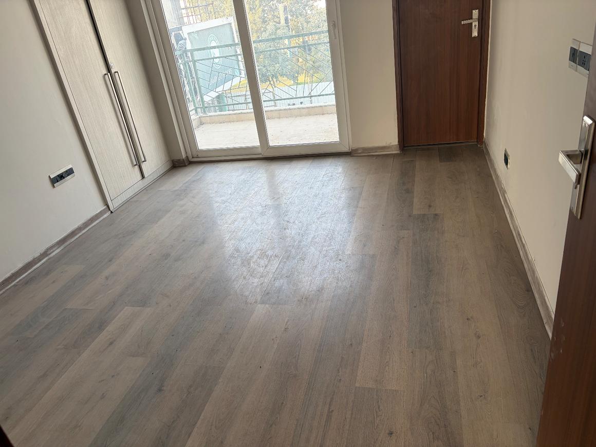 3 BHK for rent in Sector 33, Gurugram — semi-furnished — 1093 sq.ft — Central Park Flower Valley