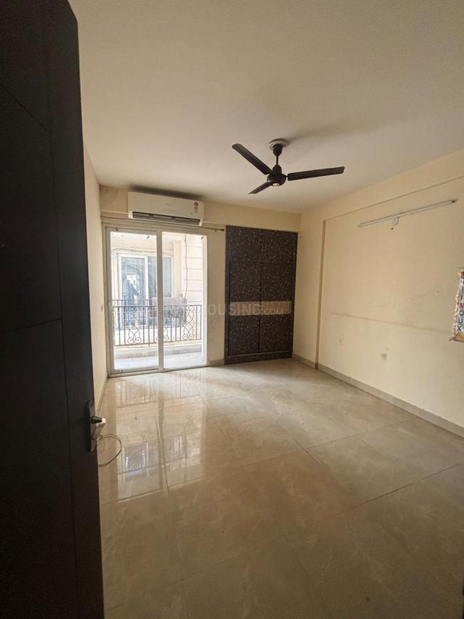 3 BHK for rent in Sector 33, Gurugram — semi-furnished — 1093 sq.ft — Central Park Flower Valley