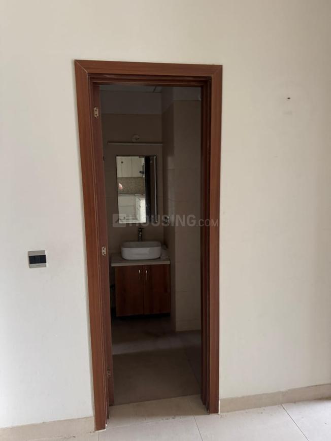 3 BHK for rent in Sector 33, Gurugram — semi-furnished — 1093 sq.ft — Central Park Flower Valley