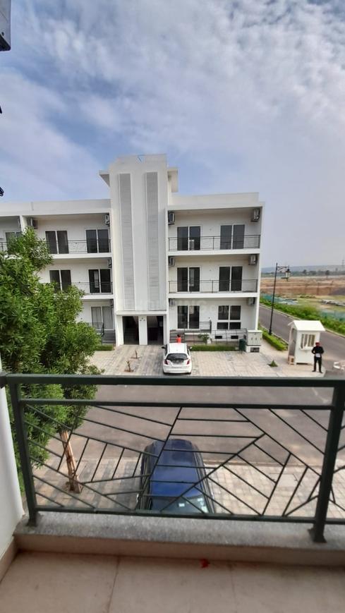 3 BHK for rent in Sector 33, Gurugram — semi-furnished — 1093 sq.ft — Central Park Flower Valley
