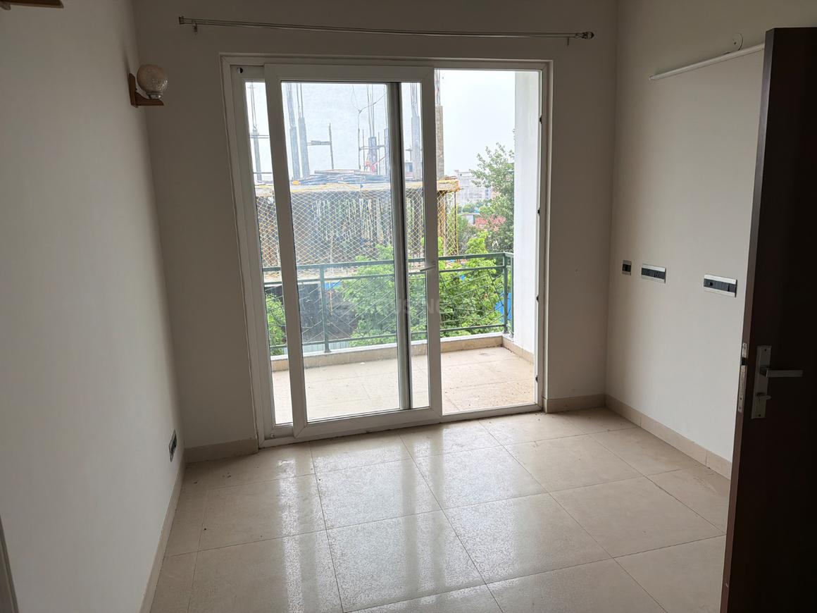 3 BHK for rent in Sector 33, Gurugram — semi-furnished — 2700 sq.ft — Central Park Flower Valley