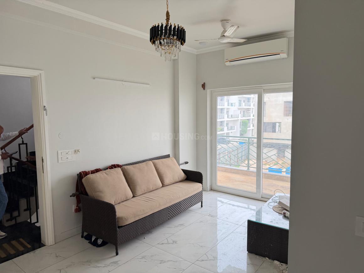3 BHK for rent in Sector 33, Gurugram — semi-furnished — 2500 sq.ft — Central Park Flower Valley
