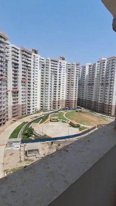 3 BHK for rent in Sector 37d, Gurugram — semi-furnished — 1875 sq.ft — Ramprastha City The Edge Towers