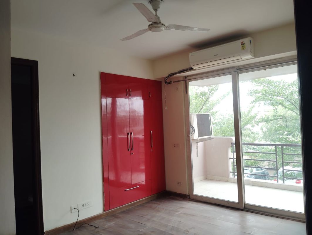 3 BHK for rent in Sector 37d, Gurugram — semi-furnished — 1675 sq.ft — Ramprastha City The Edge Towers